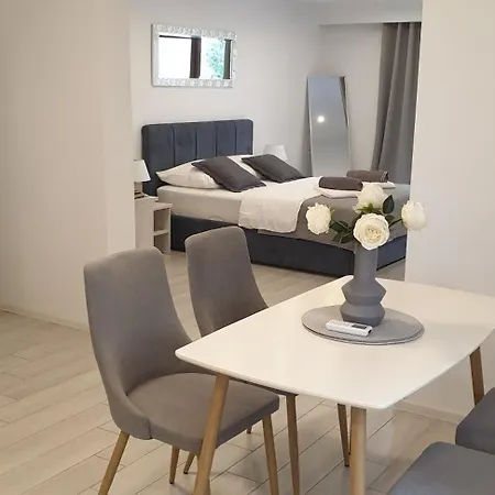Romantic Rohreggerova Apartament *
