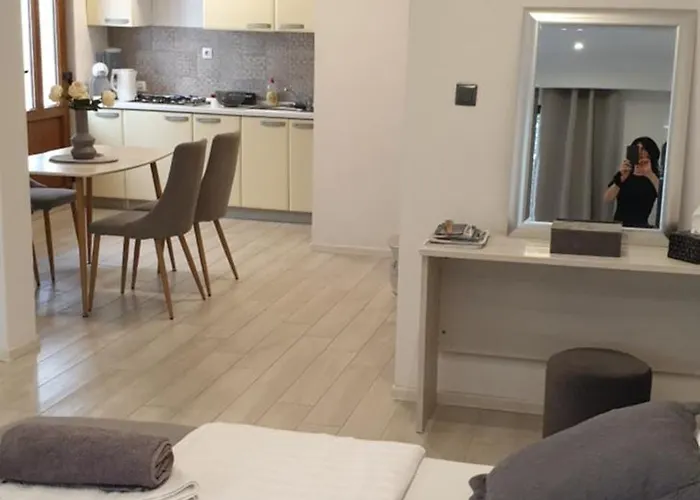 Апартаменты Romantic Rohreggerova