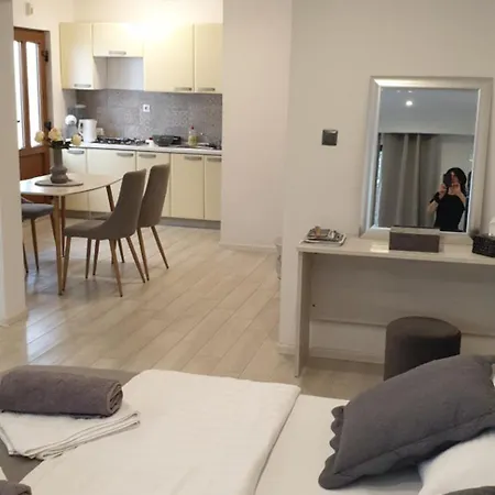 Apartment Romantic Rohreggerova