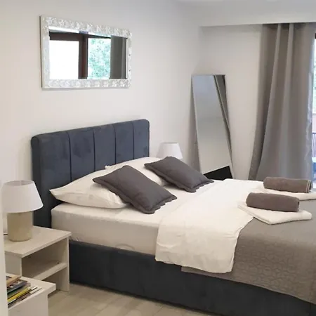 Apartment Romantic Rohreggerova *