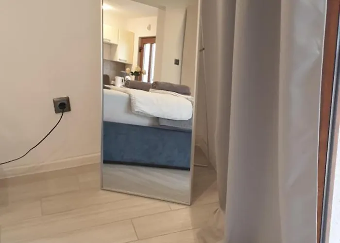 Romantic Rohreggerova Appartement Pula