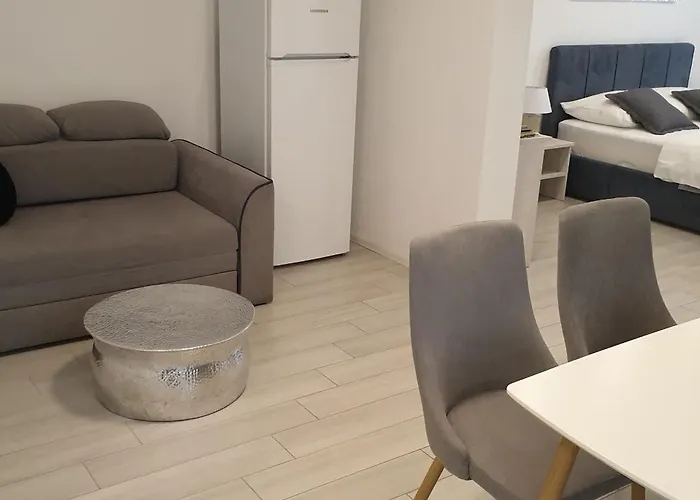 Romantic Rohreggerova Apartamento Pula
